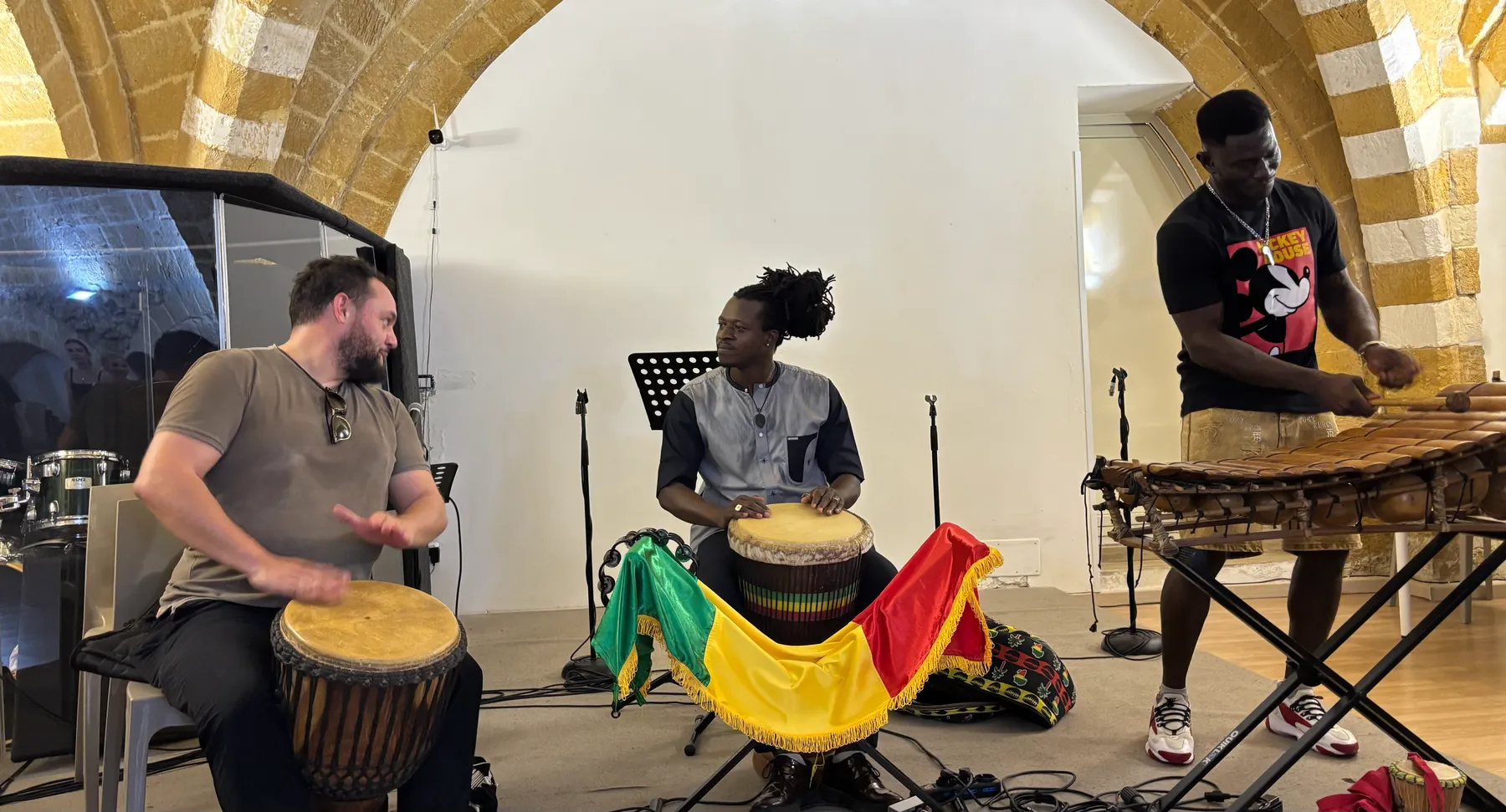 Djembe e balafon suonati dal vivo durante la serata con la Comunità Africana